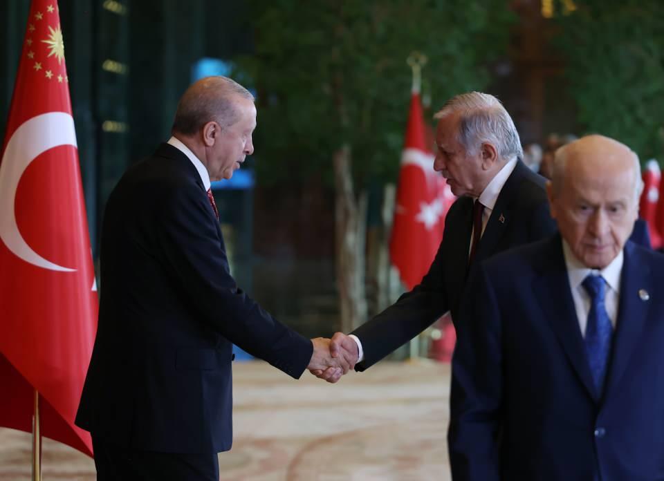 <p>T&ouml;rende TBMM Başkanvekili ve MHP İstanbul Milletvekili Celal Adan da yer aldı.</p>
