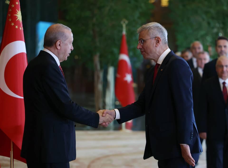 <p>T&ouml;rende Sağlık Bakanı Kemal Memişoğlu da yer aldı.</p>
