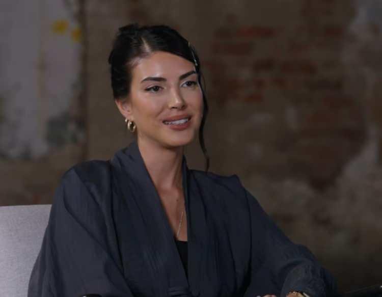<p>Deniz Baysal daha sonra ise şunları s&ouml;yledi:</p>

<p>"Biz TRT Tabii'de bir iş &ccedil;ektik, Ayşe Şasa... Aslında ben onunla birlikte benim hayatım değişti. Ben İsl&acirc;m tasavvufunu okumaya başladım ve bana &ccedil;ok iyi geldi. Başka kapılar a&ccedil;tı."</p>
