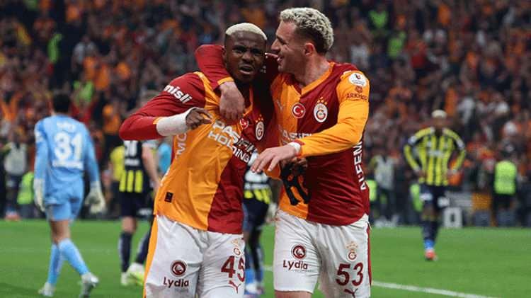 <p>Galatasaray ile Fenerbah&ccedil;e, bu akşam saat 21.30'da karşılaşacak.</p>
