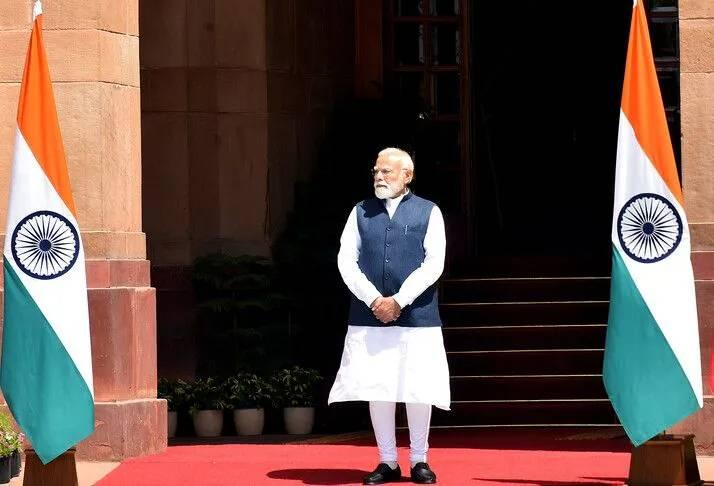 <p><strong><span style="color:rgb(178, 34, 34)">NARENDRA MODİ</span>&nbsp; |&nbsp; LAKABI: NAMO</strong></p>

<p>&nbsp;</p>

<p><strong>Anlamı:&nbsp; </strong>Asil, saygıdeğer, h&uuml;rmet edilen, saygı duyulan, y&uuml;ksek değer verilen , toplumun refahını destekleyen, başkalarının refahını g&ouml;zeten.</p>
