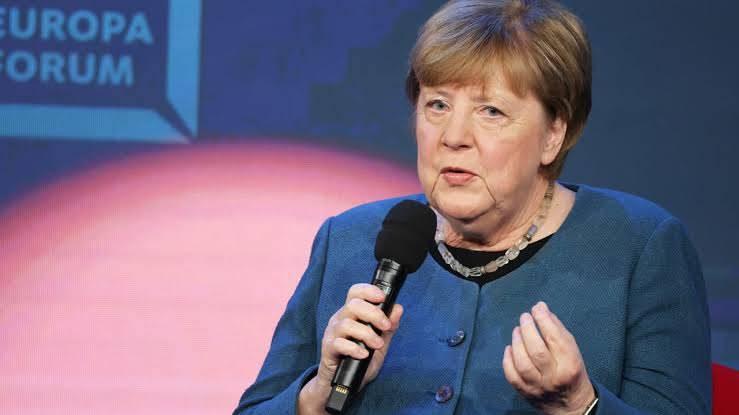 <p><strong><span style="color:rgb(178, 34, 34)">ANGELA MERKEL&nbsp;</span> |&nbsp; MOMMY (Anne)</strong></p>

<p>&nbsp;</p>

<p><strong>Eski Almanya Başkanı</strong></p>
