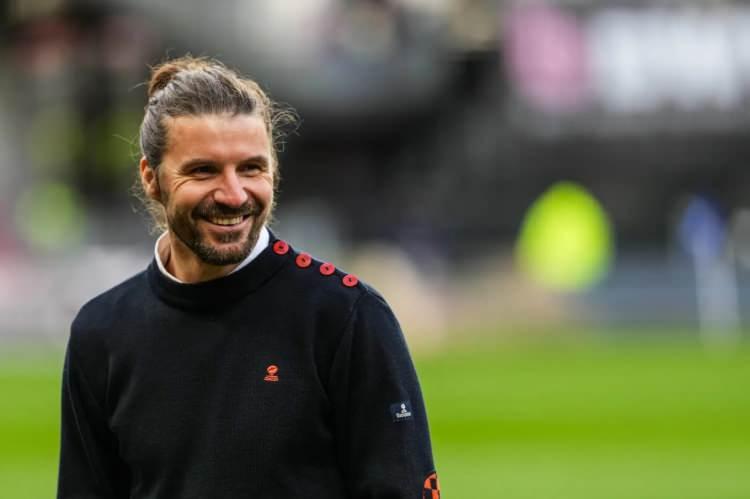 <p><span style="color:#B22222"><strong>13)&nbsp; YANNICK CAHUZAC</strong></span></p>
