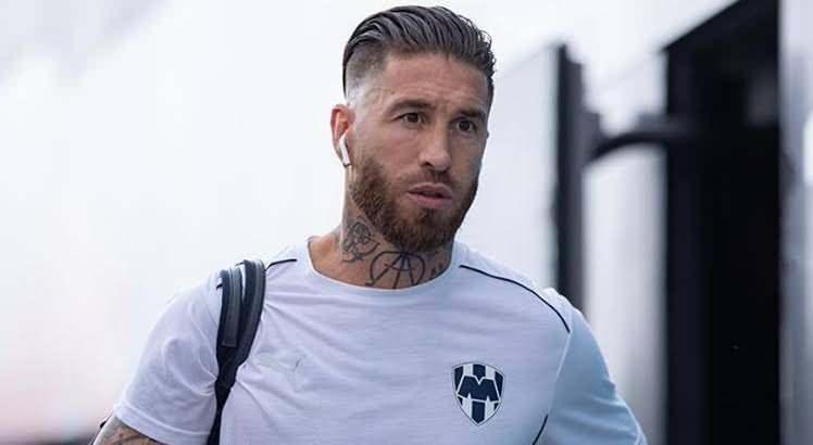 <p><span style="color:#B22222"><strong>2)&nbsp;&nbsp;SERGIO RAMOS</strong></span></p>
