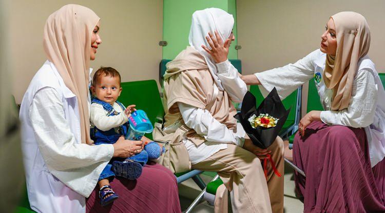 Gamze &Ouml;z&ccedil;elik'ten Gazze i&ccedil;in b&uuml;y&uuml;k yardım: 23 hastanın ameliyatını &uuml;stlendi
