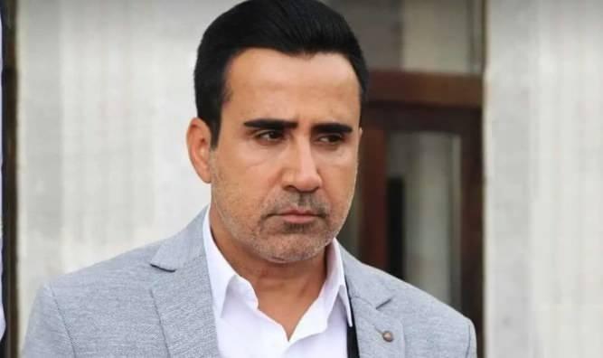 <p>&Ccedil;ıkan bazı haberlerde Emrah'ın 200'&uuml; aşkın evi olduğu belirtilirken, diğer iddialarda bu sayının 300'&uuml; ge&ccedil;tiği &ouml;ne s&uuml;r&uuml;ld&uuml;. Sanat&ccedil;ının gayrimenkullerinden elde ettiği aylık kira gelirinin ise yaklaşık 300 bin dolar, yani 10 milyon lira olduğu iddia edildi.&nbsp;</p>

<p>&nbsp;</p>
