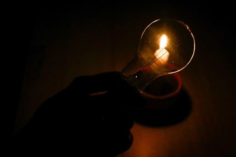 <p>İstanbul&rsquo;da Cuma g&uuml;n&uuml; BEDAŞ tarafından ger&ccedil;ekleştirilecek bakım, onarım ve yatırım &ccedil;alışmaları nedeniyle 12 il&ccedil;ede elektrik kesintisi ger&ccedil;ekleşecek.&nbsp;</p>

<p>Bazı b&ouml;lgelerde kesintiler 09.00-17.00 aralarında devam ederken, kimi b&ouml;lgelerde daha kısa s&uuml;reli kesintiler yaşanacak.</p>

<p>Bu kapsamda vatandaşların olumsuzluk yaşamasının &ouml;n&uuml;ne ge&ccedil;ilmesi amacıyla 30 Ekim İstanbul elektrik kesintisi listesi kamuoyu ile paylaşıldı.</p>
