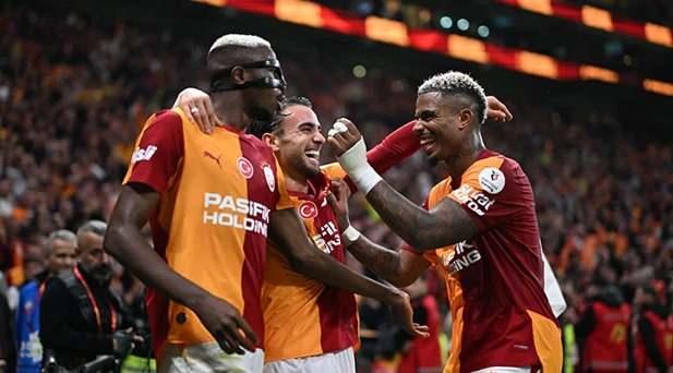 <p>Galatasaray'a Fenerbah&ccedil;e karşısında galibiyeti getiren goller Osimhen'den geldi.</p>
