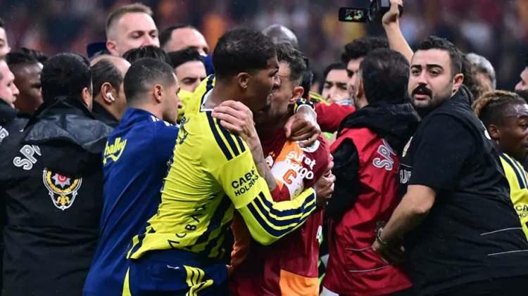 <p><strong>LA GAZETTA DELLO SPORT: VAHŞİ BATI SAHNELERİ...</strong></p>
