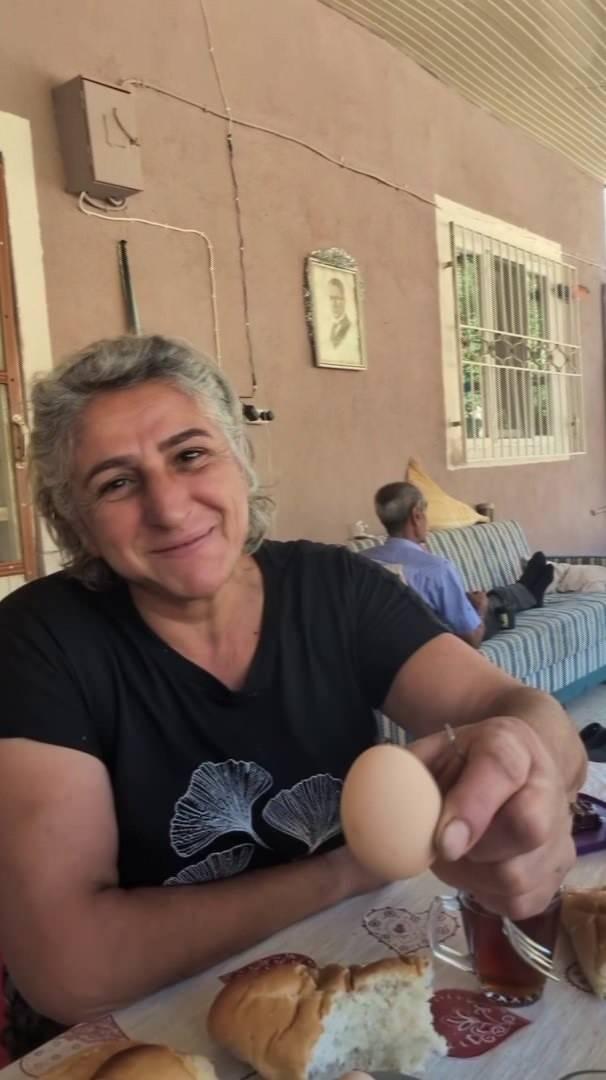 <p>Tanja'nın kişisel ihtiya&ccedil;larından, aracının bakımına kadar ilgilenen Durgun ailesi, gezgini 11 g&uuml;n boyunca misafir etti. 11 g&uuml;nl&uuml;k misafirlik s&uuml;resince Tanja Aumer'e sıcak ilgi g&ouml;steren Durgun ailesi, aracın tamirini yaptırarak Tanja'yı uğurladı.&nbsp;</p>
