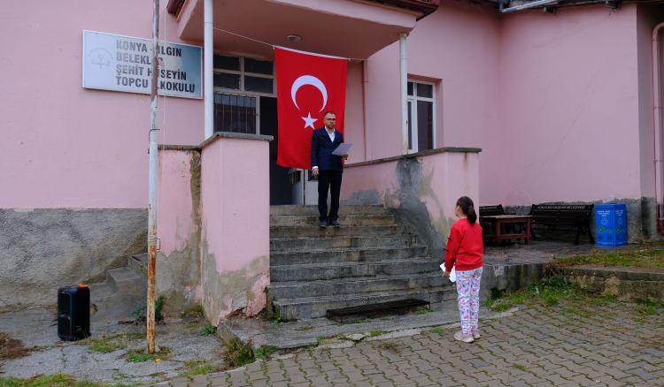 <p>Konya'nın Ilgın il&ccedil;esinde 1 &ouml;ğretmen ve 1 &ouml;ğrencisi olan okulda 29 Ekim Cumhuriyet Bayramı t&ouml;renle kutlandı.</p>
