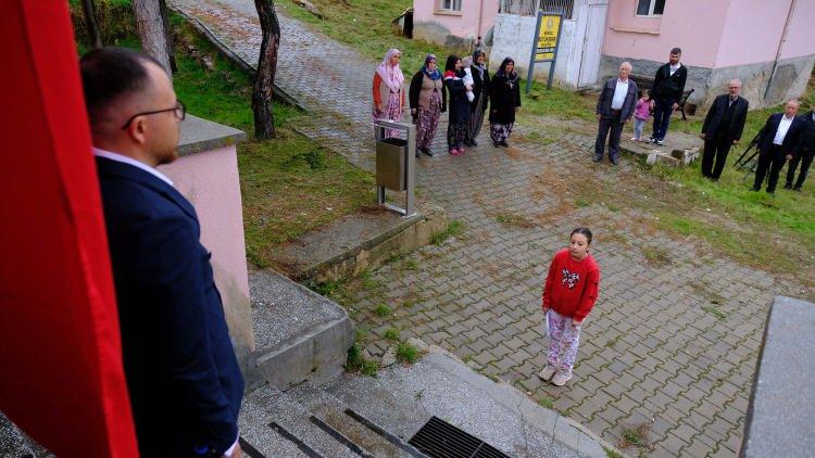 <p>Ilgın il&ccedil;esine bağlı Belekler Mahallesi'ndeki Belekler Şehit H&uuml;seyin Top&ccedil;u İlkokulu'nda eğitim, sadece bir &ouml;ğretmen ve bir &ouml;ğrenciyle s&uuml;rd&uuml;r&uuml;l&uuml;yor.</p>

