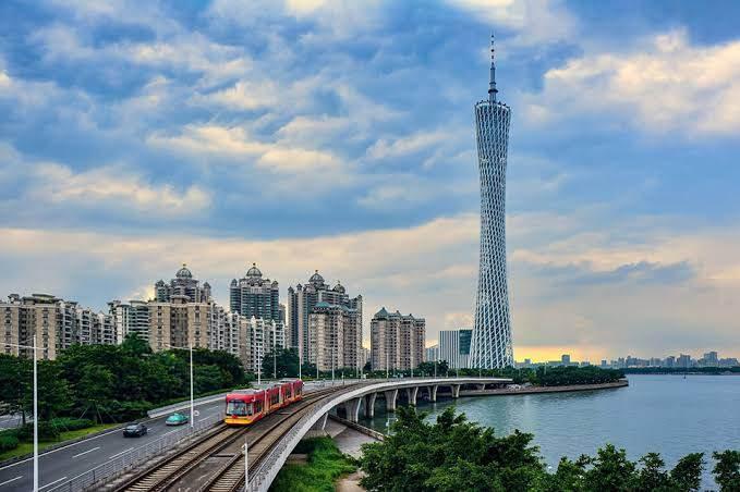 <p>17-Guangzhou, &Ccedil;in (12,1 milyon)</p>
