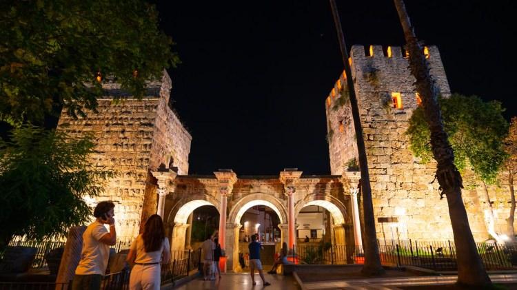 <p>8-Antalya, T&uuml;rkiye (18,6 milyon)</p>
