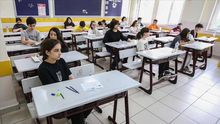<p><strong>3. OYSS'yi kullanmak i&ccedil;in &ouml;ğretmenlere eğitim verilecek mi?</strong></p>

<p>&nbsp;</p>

<p><br />
Sistemin kullanımına y&ouml;nelik bilgilendirme ve eğitim &ccedil;alışmaları 19-23 Ekim 2026 tarihleri arasında tamamlanmıştır. &Ouml;ğretmenler, 26 Ekim 2026 tarihine kadar sistem &uuml;zerinde deneme uygulamaları ger&ccedil;ekleştirebilecektir. İlave bilgilendirme veya eğitim ihtiyacı bulunması h&acirc;linde ilgili il &ouml;l&ccedil;me değerlendirme merkezi m&uuml;d&uuml;rl&uuml;ğ&uuml; ile iletişime ge&ccedil;ilebilecektir.</p>
