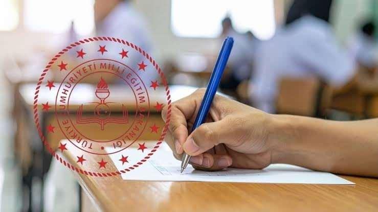 <p><strong>28. Soru bazlı veri girişi ve değerlendirme s&uuml;reci &ouml;ğretmenlerin iş y&uuml;k&uuml;n&uuml; artıracak mı?</strong></p>

<p>&nbsp;</p>

<p>&nbsp;</p>

<p>MEB &Ouml;l&ccedil;me ve Değerlendirme Y&ouml;netmeliği ile MEB Orta&ouml;ğretim Kurumları Y&ouml;netmeliği h&uuml;k&uuml;mleri gereği sınav analizi yapılması zorunluluğu bulunmaktadır.</p>

<p>&nbsp;</p>

<p>Bu s&uuml;reci kolaylaştırmak i&ccedil;in OYSS, soru bazında girilen puanları kullanarak &ouml;ğrenci, sınıf ve şube d&uuml;zeyinde analizler oluşturmakta ve &ouml;ğrenme &ccedil;ıktıları temelinde geri bildirimler sunmaktadır.</p>

<p>&nbsp;</p>

<p>B&ouml;ylece &ouml;ğretmenlerin analiz ve raporlama s&uuml;re&ccedil;lerinde harcadıkları zaman ve emek azaltılarak sınav değerlendirme s&uuml;recinin daha kolay, verimli ve işlevsel h&acirc;le getirilmesi ama&ccedil;lanmaktadır.</p>
