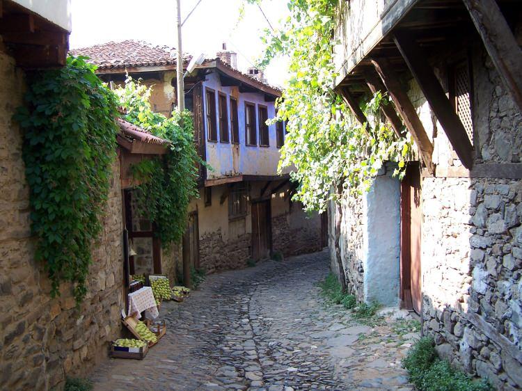 <p><span style="color:#B22222"><strong>BURSA VE CUMALIKIZIK:</strong></span></p>

<p><span style="color:#B22222"><strong>OSMANLI İMPARATORLUĞU'NUN DOĞUŞU -</strong></span></p>

<p>&nbsp;</p>

<p><span style="color:#B22222"><strong>BURSA</strong></span></p>

<p>&nbsp;</p>
