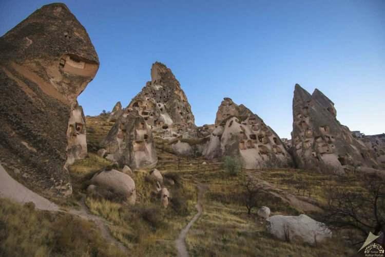 <p><span style="color:#B22222"><strong>G&Ouml;REME MİLLİ PARKI VE KAPADOKYA'NIN KAYA SİTELERİ</strong></span></p>

<p>&nbsp;</p>
