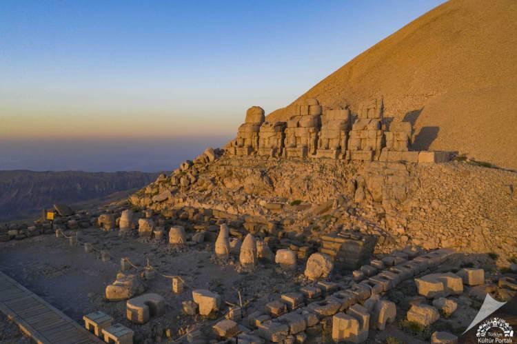 <p><span style="color:#B22222"><strong>NEMRUT DAĞI -</strong></span></p>

<p>&nbsp;</p>

<p><span style="color:#B22222"><strong>ADIYAMAN</strong></span></p>
