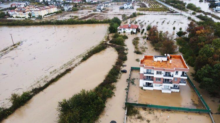 <p>Meteoroloji 4'&uuml;nc&uuml; B&ouml;lge M&uuml;d&uuml;rl&uuml;ğ&uuml; Muğla ve &ccedil;evresi i&ccedil;in sağanak yağmur uyarısı yaptı. Bodrum'da sabah saatlerinden itibaren sağanak yağmur etkili olmaya başladı.</p>

<p>&nbsp;</p>
