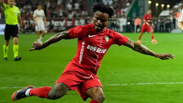 <p>4- Orban | Amedspor | 4 asist (9 ma&ccedil;ta)</p>
