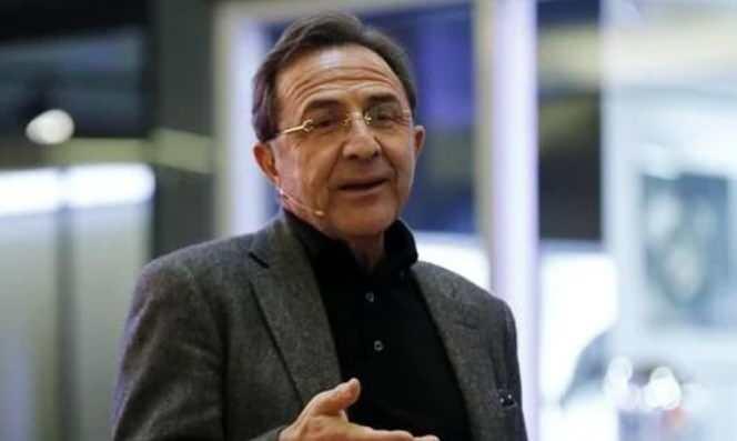 <p>Sosyal medyada kış enfeksiyonlarının ardından sık&ccedil;a g&uuml;ndeme gelen <strong>"Sarı serum taktırın, hemen iyileşirsiniz"</strong> s&ouml;ylemi &uuml;zerine Prof. Dr. Osman M&uuml;ft&uuml;oğlu'ndan uyarı geldi.&nbsp;</p>
