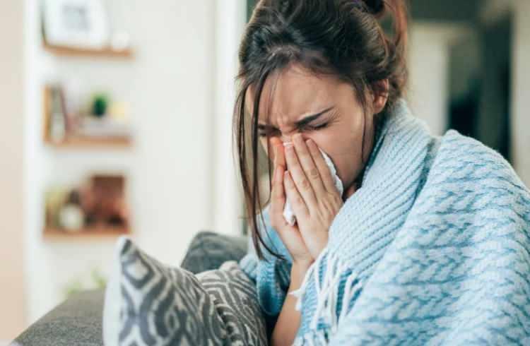 <p>Her ilacın kendine &ouml;zg&uuml; kullanım amacı, dozu, yan etkisi ve etkileşim riski bulunduğunu vurgulayan M&uuml;ft&uuml;oğlu, ila&ccedil;ların aynı serum torbasında karıştırılmaya uygun olması gerektiğini ifade etti. M&uuml;ft&uuml;oğlu, serum torbalarının gelişig&uuml;zel ila&ccedil;ların karıştırılacağı bir ara&ccedil; olmadığının altını &ccedil;izdi.</p>
