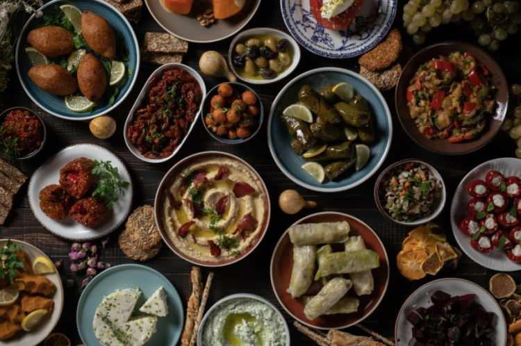 <p>D&uuml;nyaca &uuml;nl&uuml; TasteAtlas ise T&uuml;rkiye'nin geleneksel lezzetlerini mercek altına alarak en pop&uuml;ler 20 yemeği sıraladı.</p>
