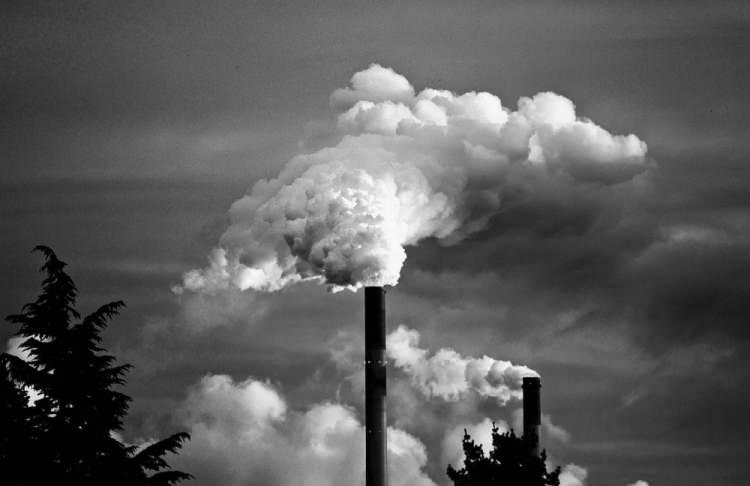 <p><strong>İklim değişikliğinin azaltılması:</strong> Sera gazı emisyonlarının d&uuml;ş&uuml;r&uuml;lmesi veya atmosferden sera gazlarının uzaklaştırılmasının artırılması yoluyla iklim değişikliğinin b&uuml;y&uuml;kl&uuml;ğ&uuml;n&uuml; sınırlamaya y&ouml;nelik &ccedil;alışmalar.</p>
