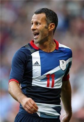 BÜYÜK BRİTANYA FUTBOL TAKIMI Herkes onları merak ediyor. Yıllar sonra Britanya’yı oluşturan İngiltere, İskoçya, Galler ve Kuzey İrlanda’nın ortak bir takımı sahaya çıkacak. Açıkçası İngiltere dışındaki federasyonlar, buna pek sıcak bakmasa da kimlerin nasıl oynayacağı soruları kafalarda. Stuart Pearce, bu karışık durumun tam ortasında teknik direktör olarak yer alacak.