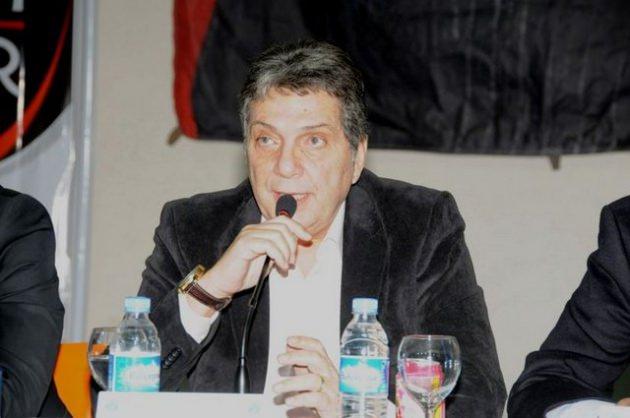 <p>ÜMİT AKTAN: "Bu dünyadaki en yalnız insanlar hakemlerdir sevgili seyirciler, bu dünyanın her yerinde böyledir." (Yanlış karar veren hakemi seyirciler protesto eder)</p>