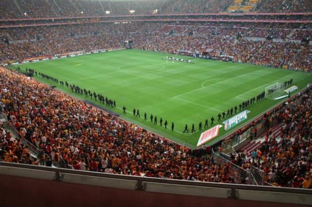 <p>52.883 kişilik kapasitesiyle Atatürk Olimpiyat Stadı'ndan sonra İstanbul'daki en büyük stat</p>
