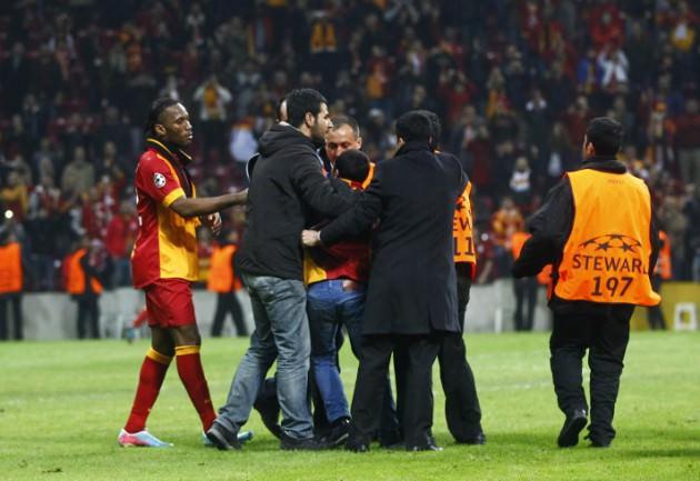 Bir Beşiktaşlı olarak bana bile "hadi lan iki gol daha atın be" dedirttiğin için tebrikler ve ülke itibarı için teşekkürler Galatasaray. 