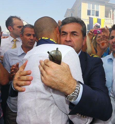 Heykelin açılış töreninde Aykut Kocaman da hazır bulundu.