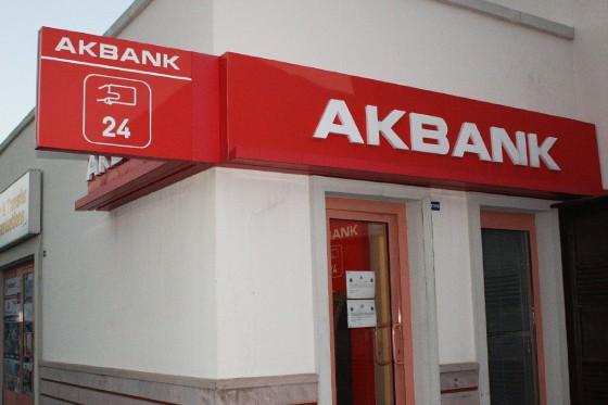 <p><strong>AKBANK<br /></strong>27 milyon dolar </p>
