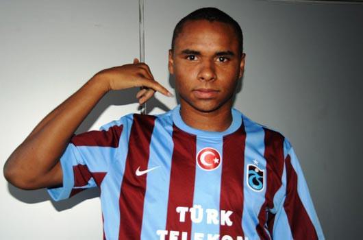 <p>Jaja, Trabzonspor'dan Al-Ahli Dubai'ye: 4,5 milyon Euro</p>