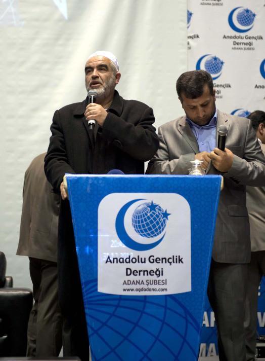 Anadolu Gençlik Derneği, yılbaşı kutlamalarına alternatif olarak 'Mekke'nin Fethi ve Kuran Ziyafeti' adlı etkinlikler düzenledi. Ülke genelinde 200'ü aşkın yerde yapılan fetih şölenine katılımlar yüksek oldu.