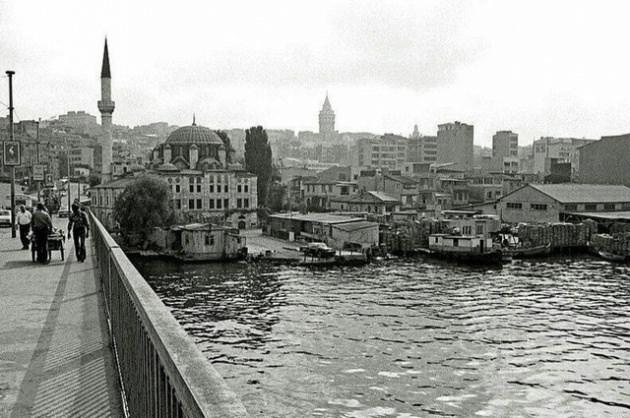 <p>Azapkapı Balık Hali, Sokollu Mehmet Paşa Cami ve Unkapanı Köprüsü (1970'li yıllar)</p>