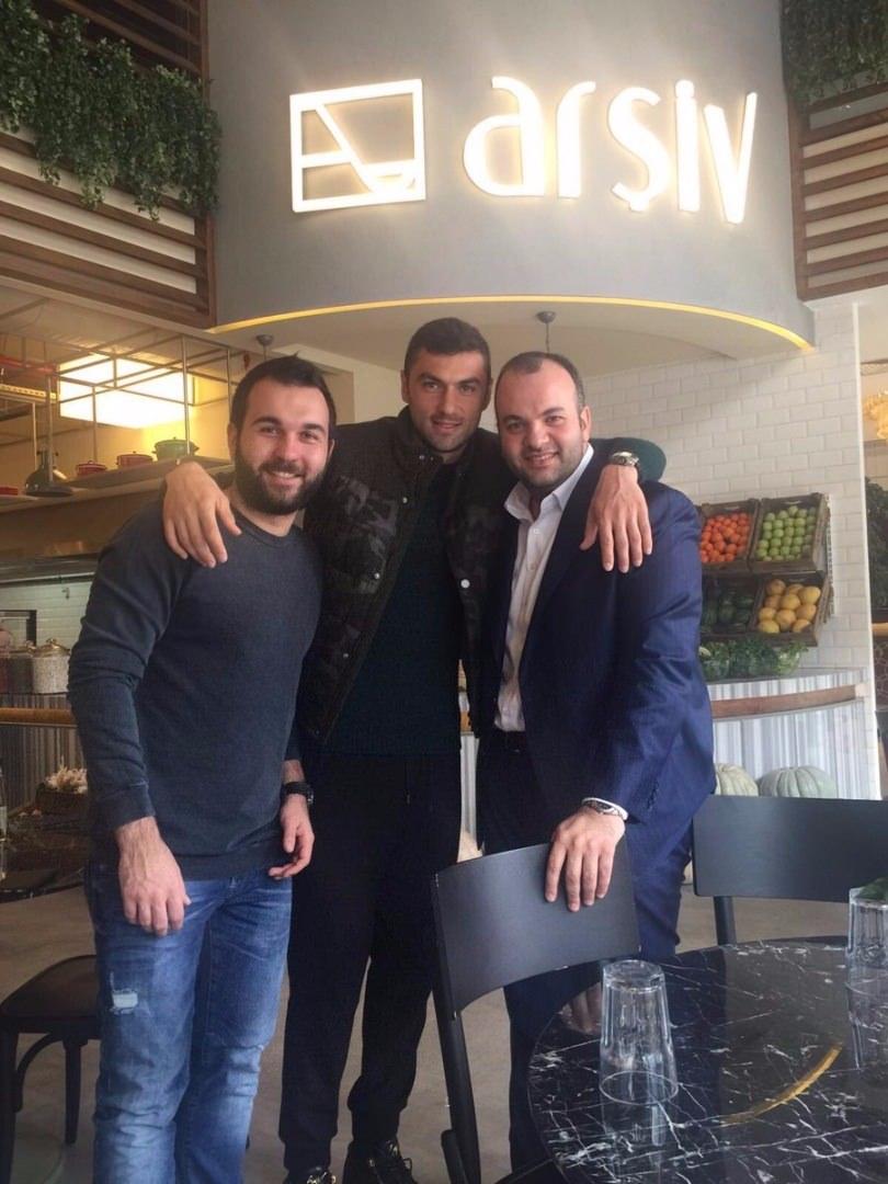 <p>Arda Turan'ın kardeşi Okan Turan geçtiğimiz günlerde Instagram hesabından Posssıble'nin açılışını bu cümlelerde duyurmuştu.</p>

<p> </p>
