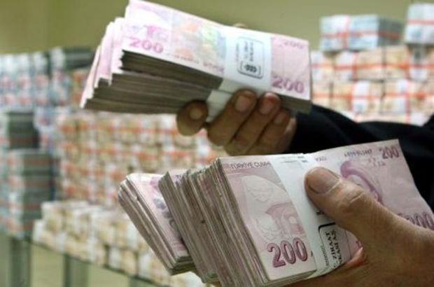 <p>Halen en düşük memur emeklisi aylığı bin 701 lira seviyesinde bulunuyor. Yüzde 3'lük zamla bu maaş, 51 lira artışla bin 752 liraya yükselecek. Enflasyon farkı oluşursa, maaş daha da artacak.</p>

