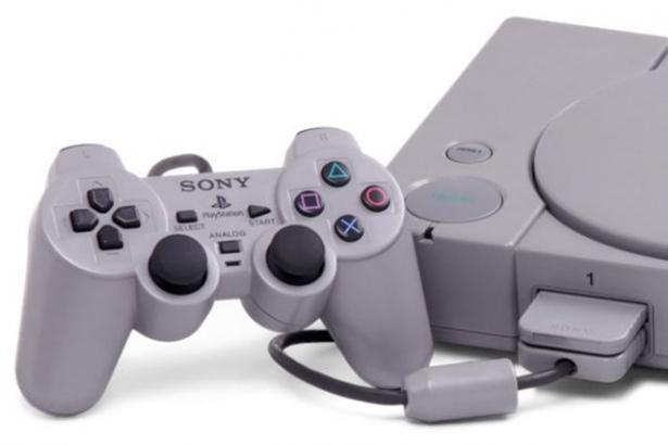 <p>Playstation devrimi <br />
Sony, Playstation adlı oyun konsolunu 1994 yılında üretti ve o yıldan bu yana oyun piyasasını kökten değiştirdi.</p>

