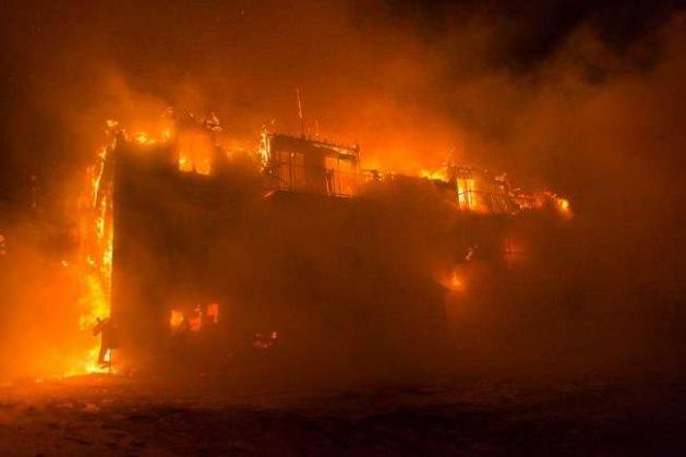 Quebec b&ouml;lgesindeki huzurevinde 50 ila 60 kişinin yaşadığı belirtilirken, yangında yaralanan 20 kişinin hastaneye kaldırıldığını, yara almadan kurtarılanların ise b&ouml;lgeye yakın bir okula nakledildiğini bildirildi. B&ouml;lge polis şefi Audrey-Annie Bilodeau ilk yardım ekiplerinin kaybolan huzurevi sakinleri i&ccedil;in halen arama kurtarma &ccedil;alışmalarına devam ettiğini belirterek, &ldquo;En iyi şeyin olmasını ve kayıp insan sayısının azalmasını umut ediyoruz&ldquo; dedi.