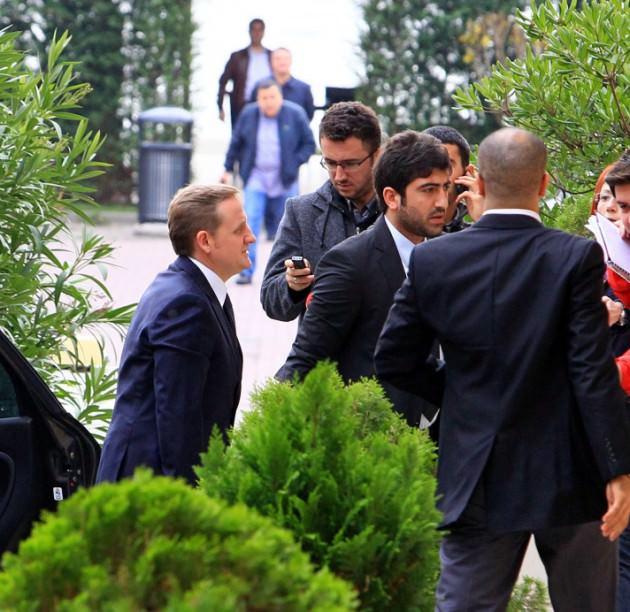 21- 19 KASIM: GÜMÜŞDAĞ GÖZALTINDA: Soruşturma sürecindeki önemli gelişmelerden biri yaşandı ve TFF Başkan Vekili Göksel Gümüşdağ şüpheli sıfatıyla gözaltına alındı. TFF binasında arama yapıldı. Gümüşdağ sorgusunun ardından serbest bırakıldı.