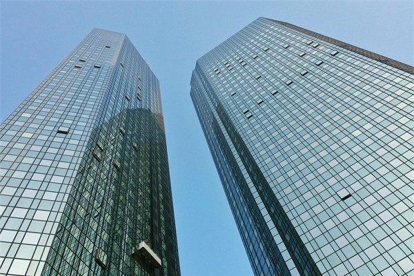 <p>80- Deutsche Bank</p>

<p>Marka değeri 13,491 milyar dolar.</p>
