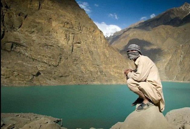 &Ouml;yle ki 44 yaşındaki Bown, 23 yılda 195 &uuml;lke g&ouml;rm&uuml;ş. Son durağı olan İrlanda&rsquo;yı gezdikten sonra &uuml;lkesi Kanada&rsquo;ya d&ouml;nen Bown, artık hayatına sırt &ccedil;antasız olarak devam ediyor. 