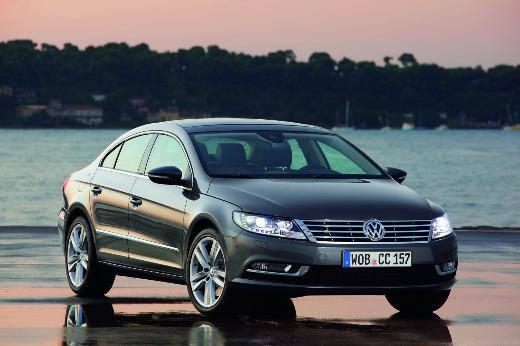 <p>VOLKSWAGEN<br /><span style="color: #ff0000;">Sabit kur avantajı</span><br />VOLKSWAGEN Binek Araç’ın sabit kur avantajları devam ediyor. Volkswagen Binek Araç’ın ürün gamında yer alan ve Euro ile satılan modelleri; Scirocco, Scirocco R, Beetle, CC, Tiguan ve Touareg’ler sabit kur avantajıyla alınabiliyor. Uygulamada, 1 Euro Scirocco ve Scirocco R için 2.24.TL, Beetle, CC, Tiguan ve Touareg için ise 2.34.TL’de sabitleniyor. VW ayrıca Touareg Premium modelinde lansmana özel bir avantaj uyguluyor. 116 bin 500 Euro anahtar teslim fiyatla sunulan Touareg Premium, 3 bin Euro fiyat avantajıyla, 113 bin 500 Euro kampanyalı anahtar teslim fiyatla alınabiliyor.</p>
