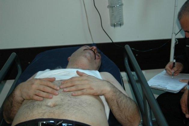 Mansur Yavaş'ı protesto etmek isteyen vatandaşı, CHP'lilere karşı salondaki duyarlı vatandaşlar lin&ccedil; edilmekten kurtarmak istedi. Bunun &uuml;zerine CHP taraftarlar salondaki duyarlı vatandaşlara saldırarak arbedenin daha b&uuml;y&uuml;mesine neden oldu. 