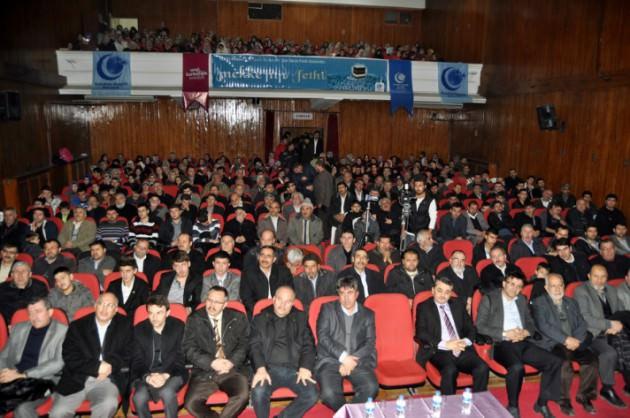 Anadolu Gençlik Derneği, yılbaşı kutlamalarına alternatif olarak 'Mekke'nin Fethi ve Kuran Ziyafeti' adlı etkinlikler düzenledi. Ülke genelinde 200'ü aşkın yerde yapılan fetih şölenine katılımlar yüksek oldu.