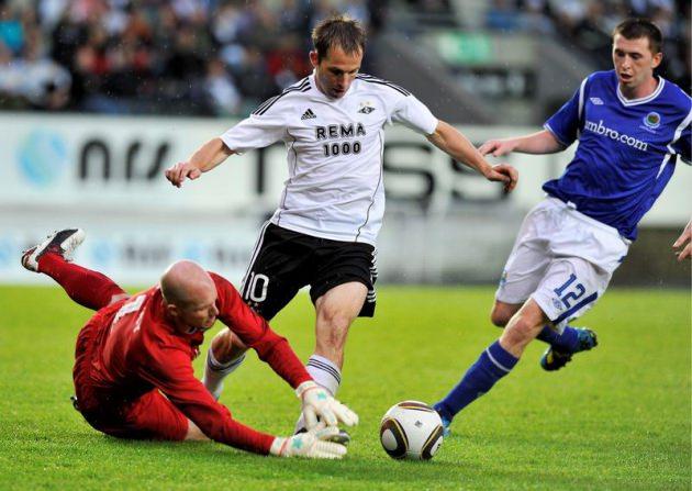 <p><strong>Kuzey İrlanda:</strong> Yabancı sınırlaması yok. En fazla 3 yabancı futbolcu ilk 11'de sahaya çıkabilir.</p>