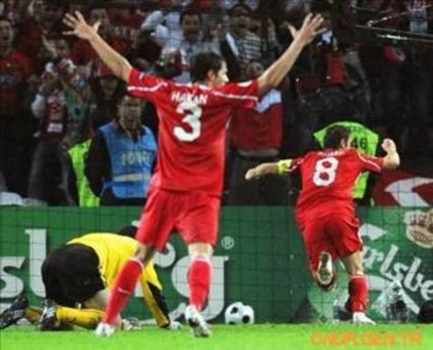 Türkiye-Çek Cumhuriyeti: 3-2 EURO 2008’de gruptan çıkma mücadelesinde oynanan maçta Milli Takım 2-0 geriye düştüğü maçta mucizevi bir geri dönüşe imza atmıştı. Son on beş dakikada Arda ve Nihat’ın iki golüyle öne geçen Milli Takım çeyrek finale yükseldi.